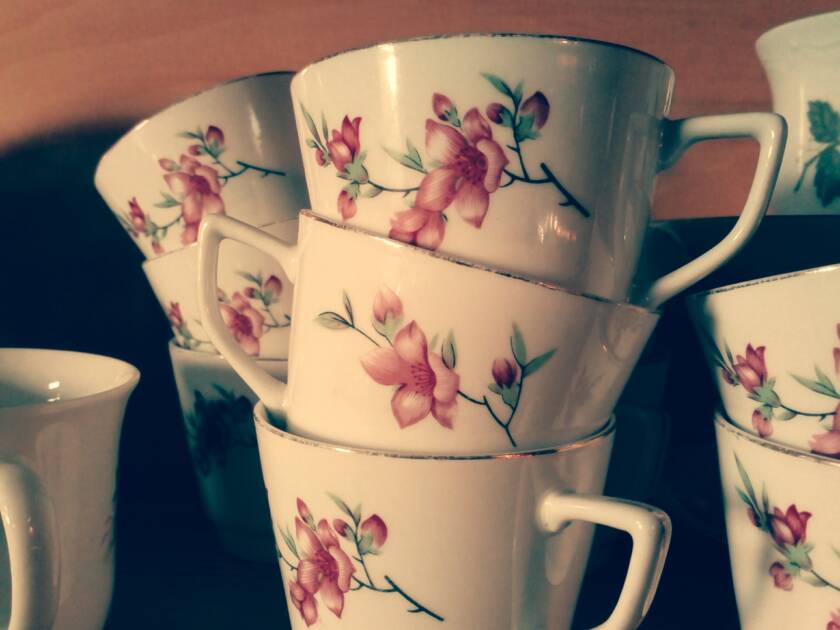 blommiga kaffekoppar