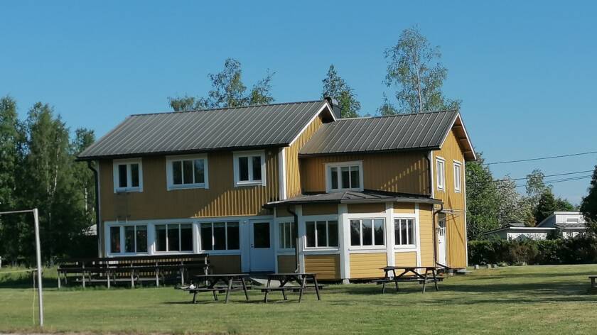 Gult stort trähus