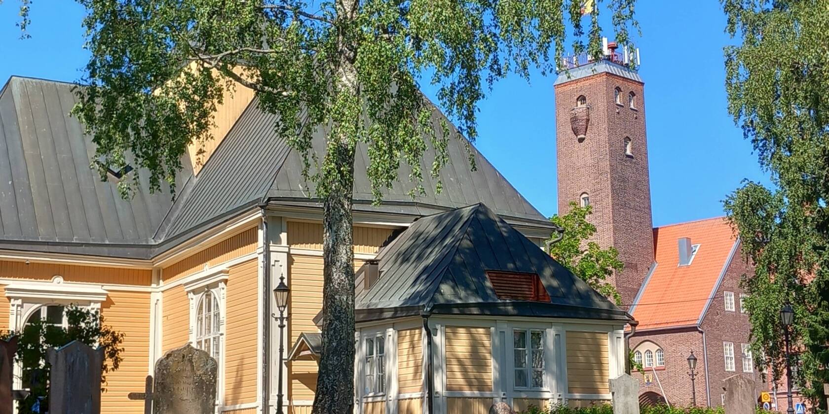 Pietarsaaren kirkko kesällä